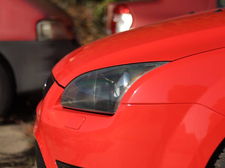 TECKWRAP CG06-HD Racing Red lakk autófólia - Ford Focus ST - 4 - Fotó - {PHOTO}