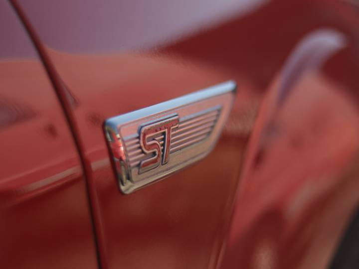 TECKWRAP CG06-HD Racing Red lakk autófólia - Ford Focus ST - 7 - Fotó - {PHOTO}