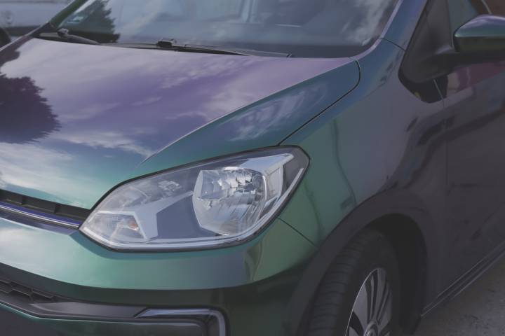 TECKWRAP RD16R-HD Iridescent Green - VolksWagen E-UP - 2 - Fotó - {PHOTO}