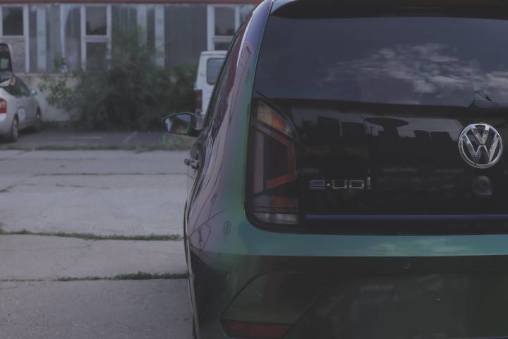 TECKWRAP RD16R-HD Iridescent Green - VolksWagen E-UP - 8 - Fotó - {PHOTO}