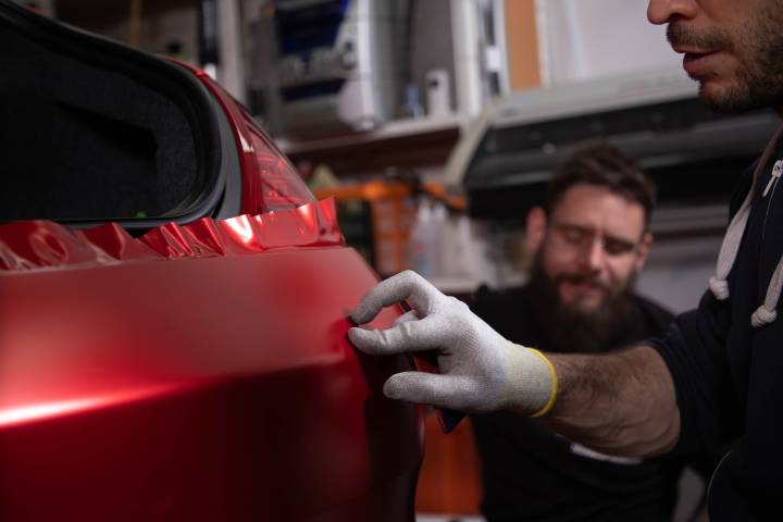 TECKWRAP VCH401-S Crimson Red matt króm autófólia - BMW 6 Coupe - 1 - Kép TECKWRAP VCH401-S Crimson Red matt króm autófólia - BMW 6 Coupe - 1 - Fotó - {PHOTO}