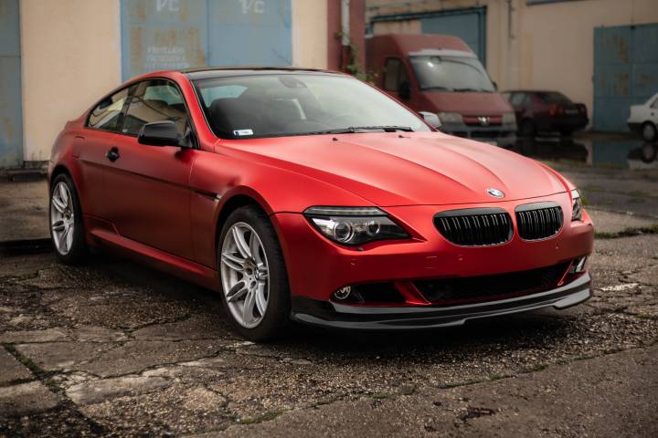 TECKWRAP VCH401-S Crimson Red matt króm autófólia - BMW 6 Coupe - 7 - Kép TECKWRAP VCH401-S Crimson Red matt króm autófólia - BMW 6 Coupe - 7 - Fotó - {PHOTO}