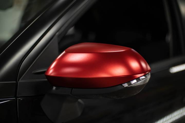 TECKWRAP VCH401-S Crimson Red matt króm autófólia - Toyota RAW4 SUV - 11 - Kép TECKWRAP VCH401-S Crimson Red matt króm autófólia - Toyota RAW4 SUV - 11 - Fotó - {PHOTO}