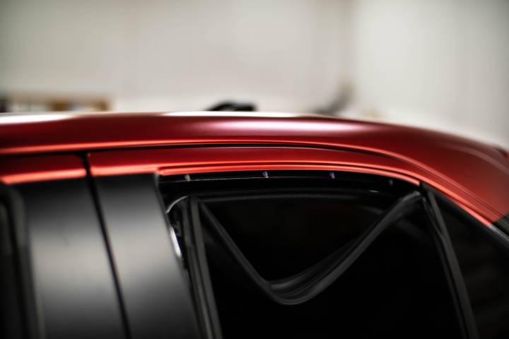 TECKWRAP VCH401-S Crimson Red matt króm autófólia - Toyota RAW4 SUV - 12 - Kép TECKWRAP VCH401-S Crimson Red matt króm autófólia - Toyota RAW4 SUV - 12 - Fotó - {PHOTO}