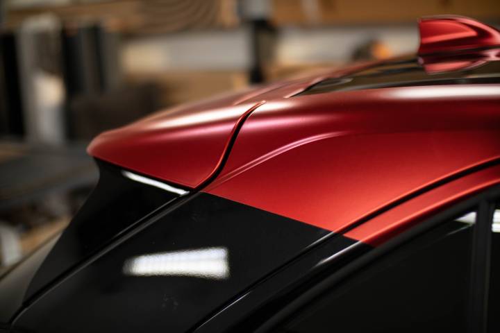 TECKWRAP VCH401-S Crimson Red matt króm autófólia - Toyota RAW4 SUV - 16 - Kép TECKWRAP VCH401-S Crimson Red matt króm autófólia - Toyota RAW4 SUV - 16 - Fotó - {PHOTO}