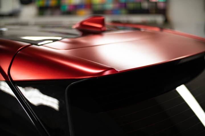 TECKWRAP VCH401-S Crimson Red matt króm autófólia - Toyota RAW4 SUV - 17 - Kép TECKWRAP VCH401-S Crimson Red matt króm autófólia - Toyota RAW4 SUV - 17 - Fotó - {PHOTO}