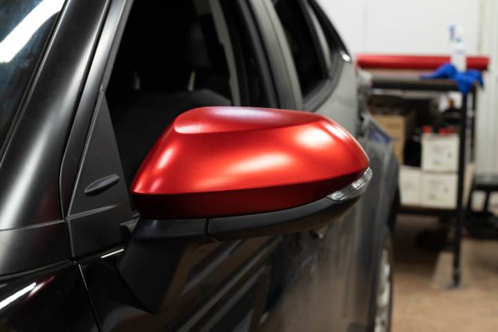 TECKWRAP VCH401-S Crimson Red matt króm autófólia - Toyota RAW4 SUV - 9 - Kép TECKWRAP VCH401-S Crimson Red matt króm autófólia - Toyota RAW4 SUV - 9 - Fotó - {PHOTO}