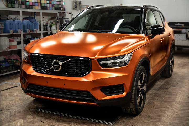 TECKWRAP VCH406-S Wild Orange matt króm autófólia - Volvo XC40 - 1 - Kép TECKWRAP VCH406-S Wild Orange matt króm autófólia - Volvo XC40 - 1 - Fotó - {PHOTO}