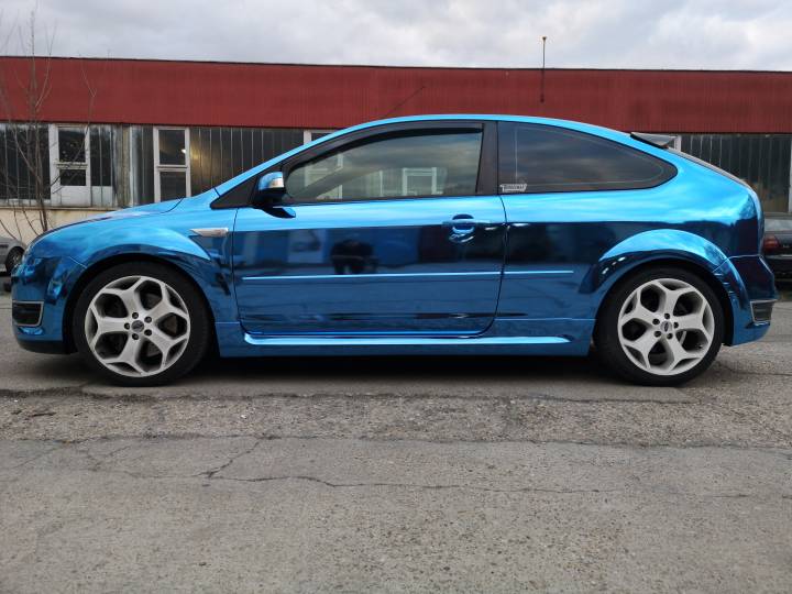 TECKWRAP CHM17-HD Light Blue fényes króm autófólia - Ford Focus ST - 4 - Kép TECKWRAP CHM17-HD Light Blue fényes króm autófólia - Ford Focus ST - 4 - Fotó - {PHOTO}